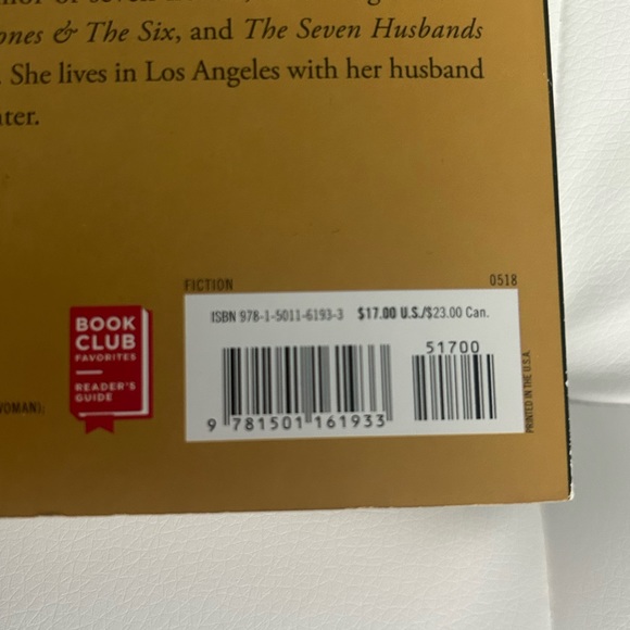 The Seven Husbands of Evelyn Hugo paperback like new condition - Picture 3 of 4